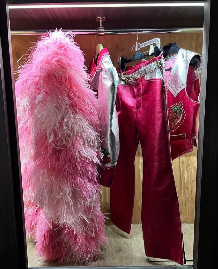 harry's closet (@hesclothes) on Twitter photo 