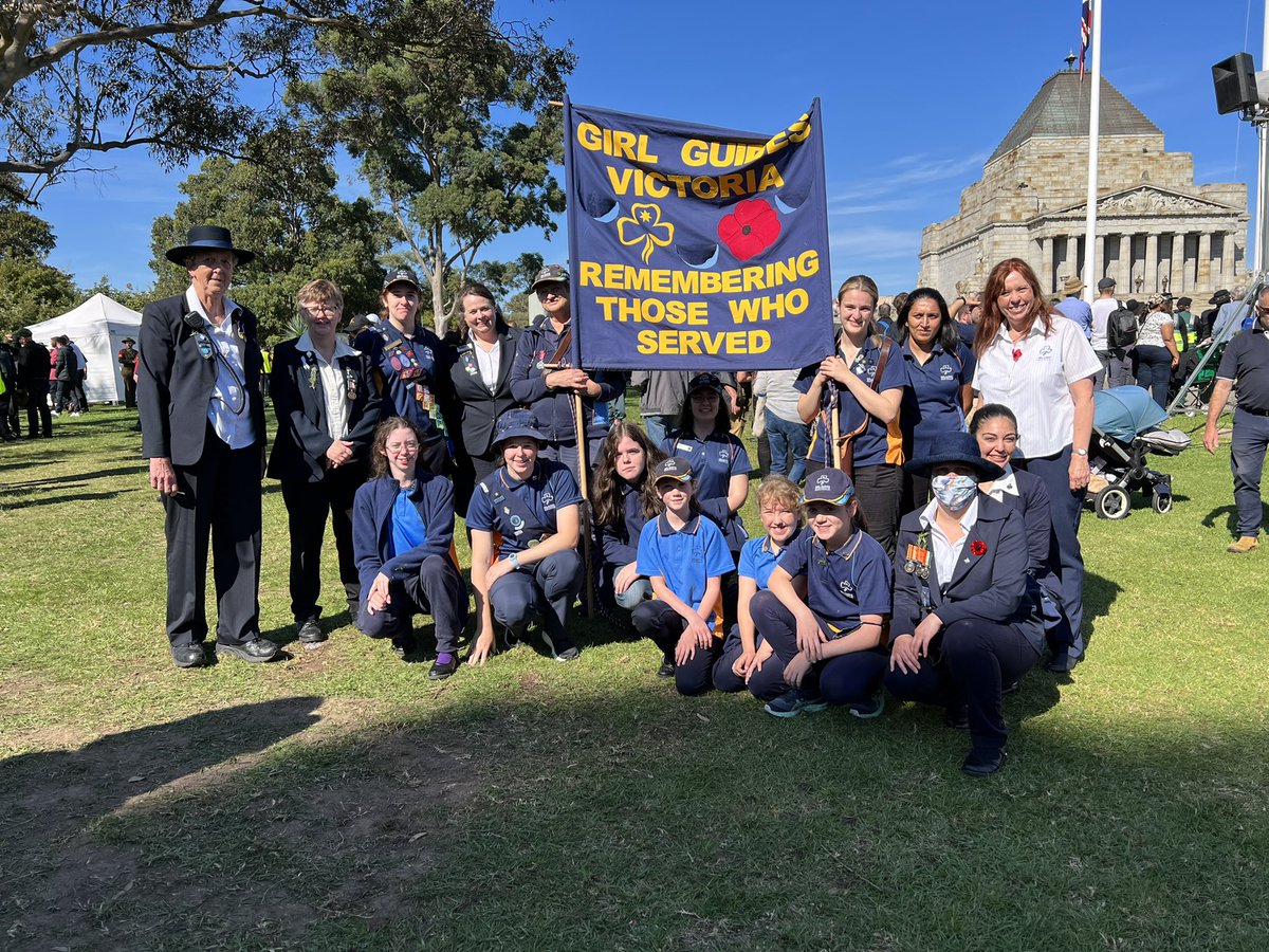 tweetsJanelle's tweet photo. Girl Guides carrying flags and banners in support of the ANZAC Day parade in Melbourne. 

Girl Guides continue to give service at community ANZAC Day events across the state. 

Lest we forget. 

#GirlGuides
#ANZACDay #GirlGuidesInTheCommunity
#EverythingSheWantsToBe https://t.co/KCRVyHU7sx