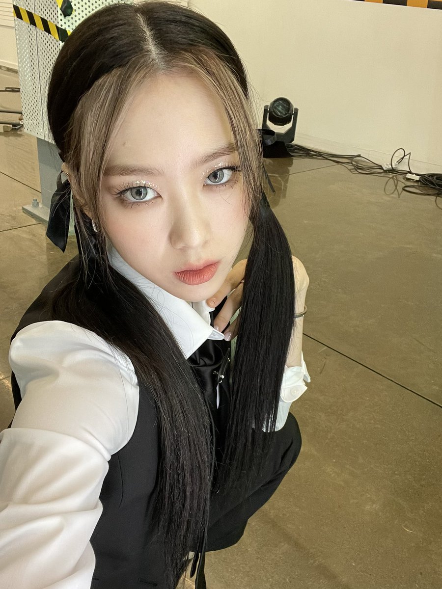 WM_OHMYGIRL's tweet photo. #오다주웠지호
날씨가 흐리다ㅠ https://t.co/jhbnaxGVBR
