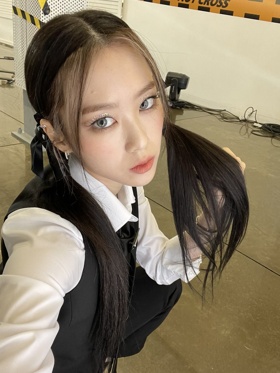 WM_OHMYGIRL's tweet photo. #오다주웠지호
날씨가 흐리다ㅠ https://t.co/jhbnaxGVBR