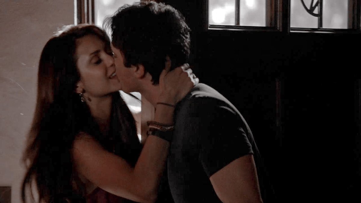 Damon and Elena's cute moments during season 5, image size:1200x675
