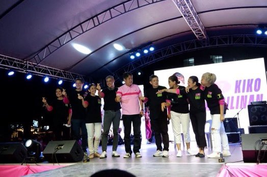 kakiep83's tweet photo. TEKA ARRANGED SILA BY AGE 😭😭 https://t.co/ZK9GayM9yl