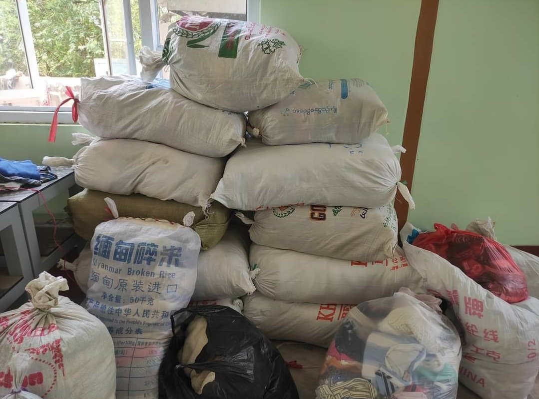 ASTBESU's tweet photo. More than 10,000 local people have been forced to flee to safer areas due to the Junta troops raids on villages in Sagaing township, Sagaing Division.
#WarCrimesOfJunta 
#2022Apr25Coup https://t.co/NqTGe1I3Fr