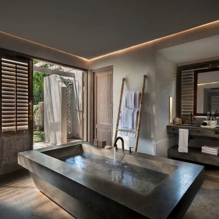 starlucktrv's tweet photo. If not for vacation then a milestone celebration👌 The spectacular exclusive-use Sirai Beach House is situated on top of a cliff in Kilifi overlooking the Indian Ocean. https://t.co/1Dh9zLKFVq
