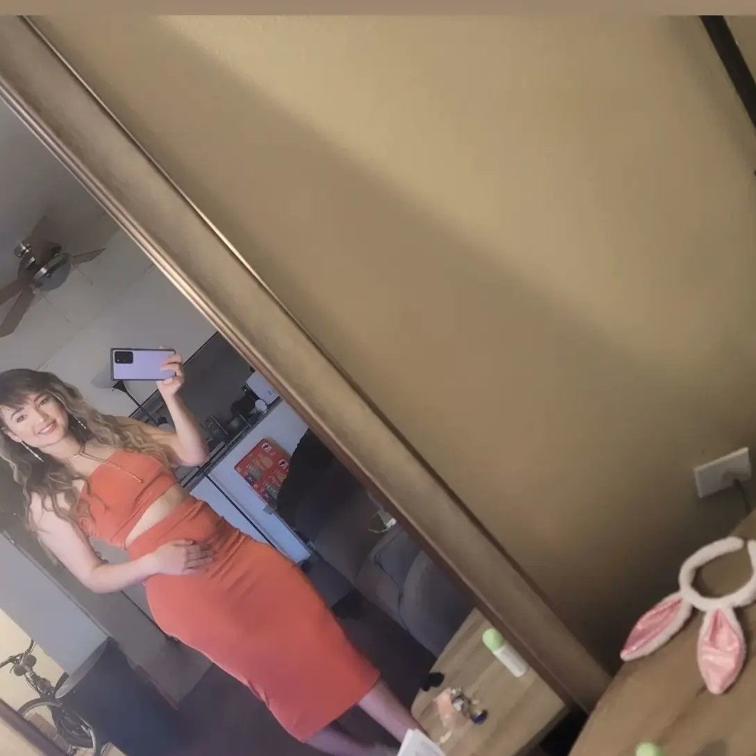 AsiaDawnn's tweet photo. 3 mirrors and one selfie :-) https://t.co/EozJIackFa