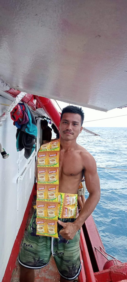 PinoyMenInUnfrm's tweet photo. Paborito nya ang Kopiko Brown. 😂
Pasok sa panlasang Pinoy.
Mabait yan sya, masipag rin mag bakal gym.
CTTO RN
#SarapNgPinoy #Straight #SarapNgStraight #Pinoy #StraightPinoy #Abs #Pandesal #WowUlam #Ulam #Worker #Err https://t.co/zYKqQRCHbi