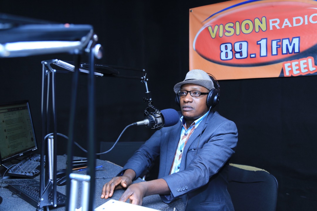 visionradio891's tweet photo. 6AM -10AM MON - FRI.
Vfast:Monday:25/04/2022.
Tuhereze:
Stress factor/Ekinyizo 
kigambo kyalulimi,Amakuru agaryokwe,
Edamusyo etc..........
wake up!!!!!!!!!!!! https://t.co/RRfUPyldeH