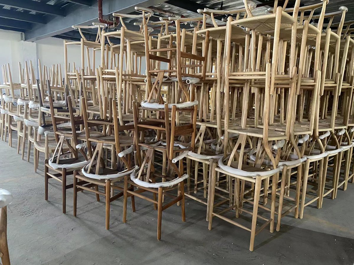 Lovely new week~~(*^▽^*)
Under production and being positive

#woodenfurniture #chairs #interiordesign #hospitality #architecture #home #livingroom #furnituremanufacturing