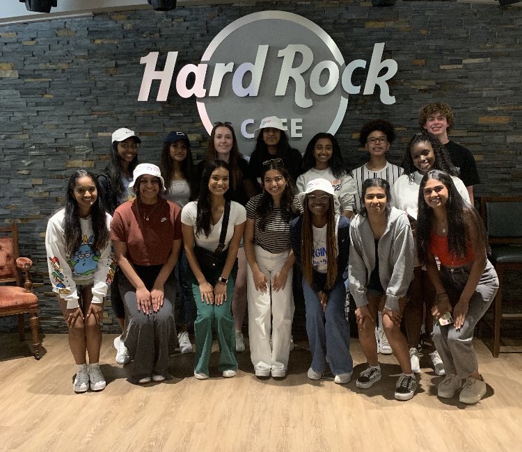 MsVMarketing's tweet photo. 🔹Fantastic day of testing, academies, and presenting at #DECAICDC followed by @bwhsdeca chapter dinner & seeing our fave Exec President OB 🔹
#BWHAT #BDECA
#VADECAFiredUp
#MaxMomentum https://t.co/n3D4q0CVVK