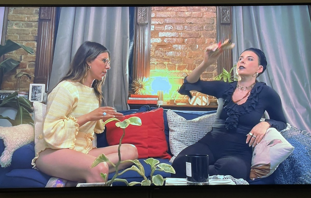 did ya catch my sketch on <a href="/CelebSleepover/">celebritysleepover</a> ? it aired last night after <a href="/nbcsnl/">Saturday Night Live</a> 😎😎😎