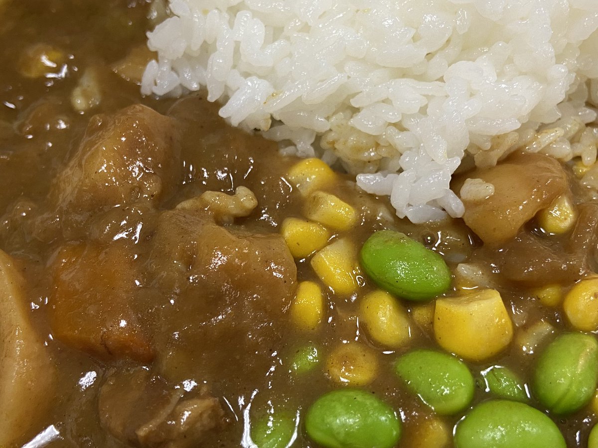 _HiR_'s tweet photo. レトルトカレーに冷凍の枝豆コーンをレンチンしてぶち込むだけで、ちょっといい感じになるなぁ…
ŧ‹"ŧ‹"(*´ㅂ`*)ŧ‹"ŧ‹" https://t.co/ePEqHzXcnN