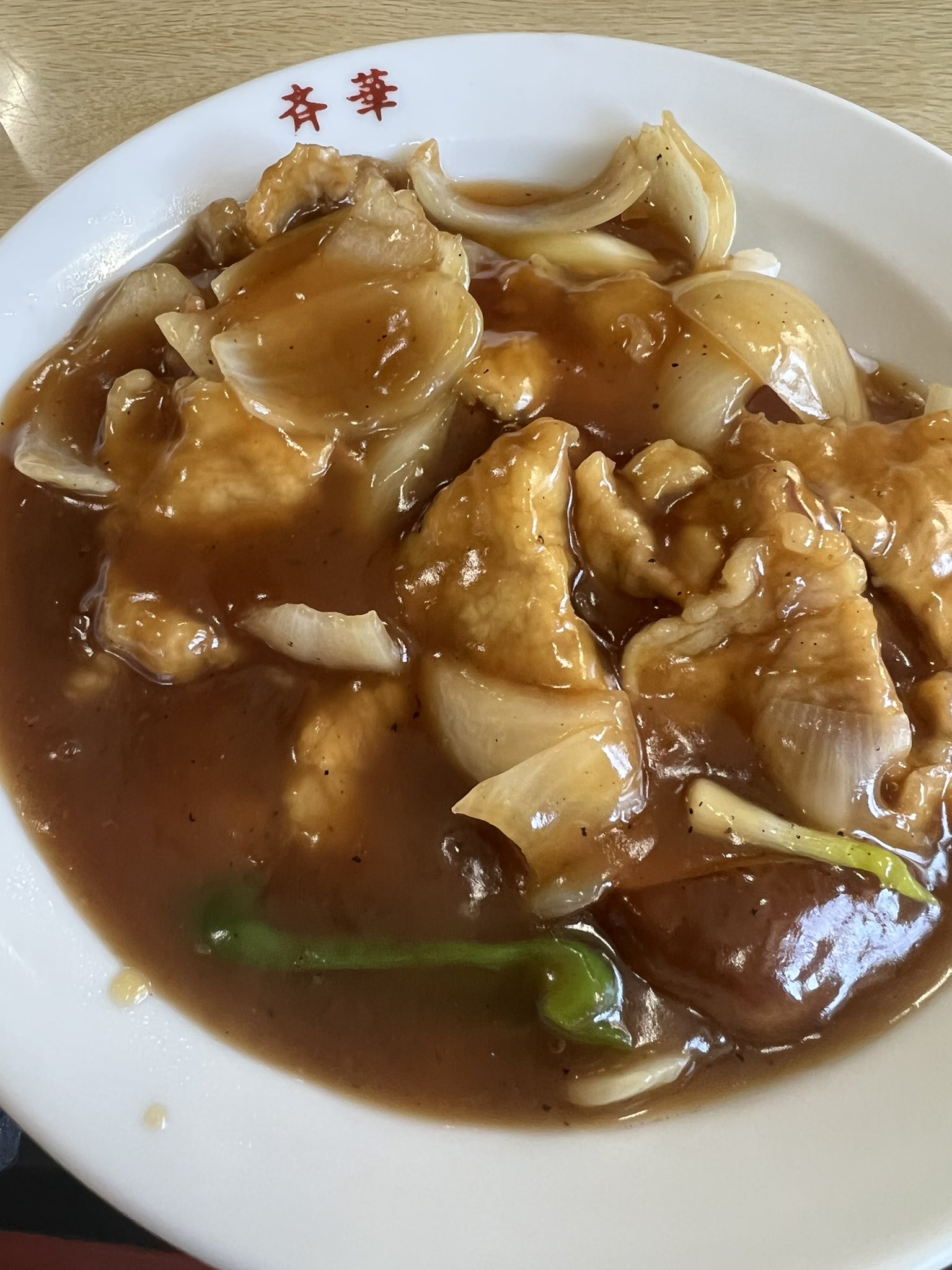 ぼくさか 僕らの酒田 店名 斉華 商品名 肉うま煮かけ御飯 おすすめ 熱々のあんかけと大きな肉でご飯が進みます こぢんまりしているので ゆっくり過ごせます 低価格でおいしいご飯食べられます グルメ おすすめ ランチ 観光 山形