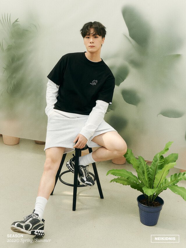 Moonbin do ASTRO para a coleção de verão da Neikidnis.