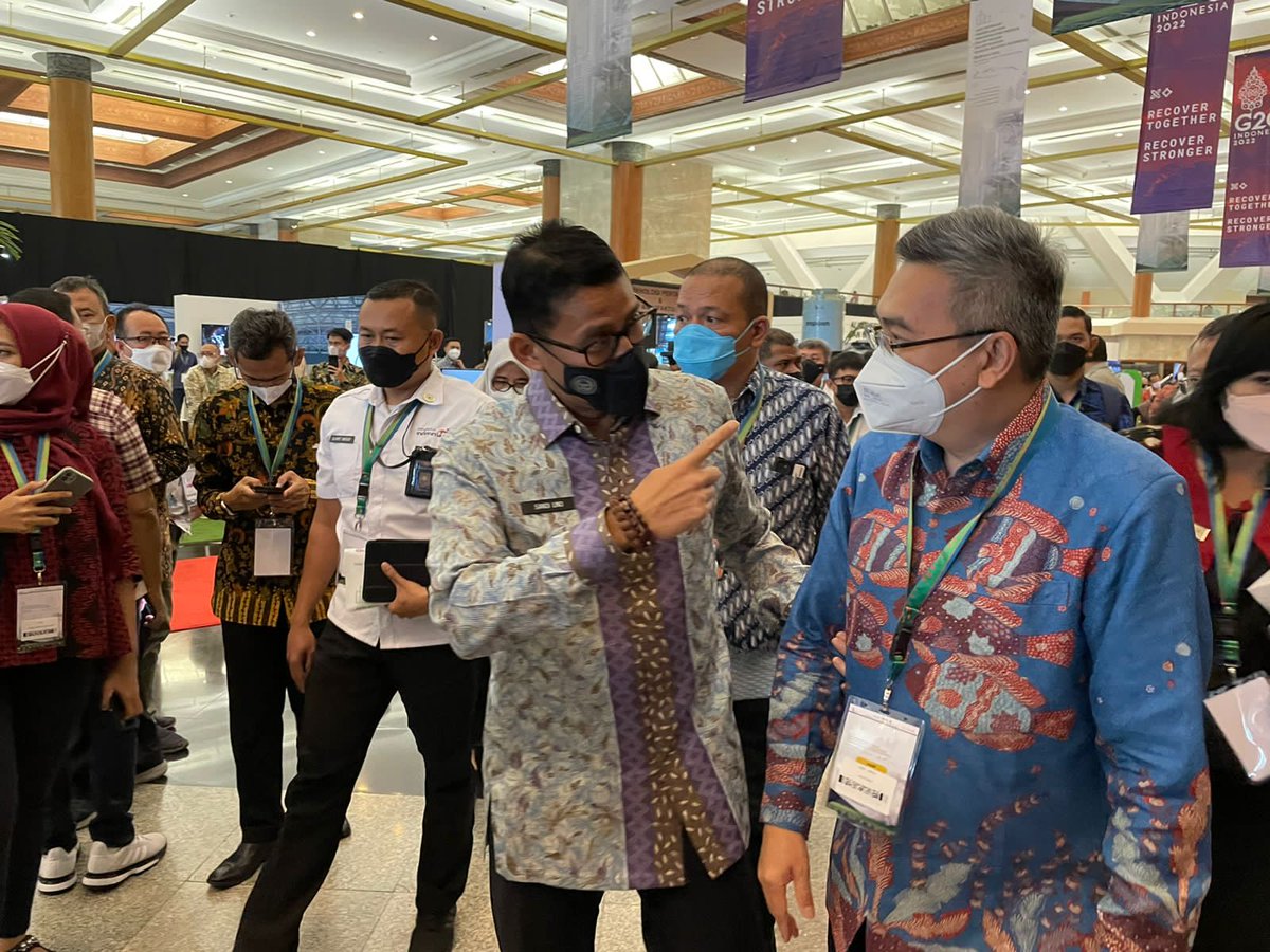 Kepercayaan pemerintah dan BUMN trhadap produk dalam negeri akan mndorong kepercayaan dunia usaha yg potensial prmintaannya jauh lebih tinggi .

#AyoDukungUMKMBangkit
#UMKMJadiPrioritas