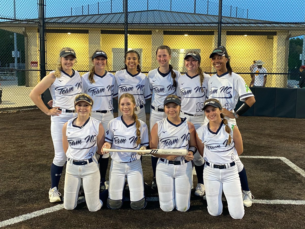 TeamNCHuss's tweet photo. 2022 16u Georgia Oaks Champions!!!  Finished 6-1-1 for the weekend.  The pitching staff was on fire this weekend with a combined .718 ERA. The lineup produced timely hits all weekend long.  Great job ladies .@HussBrad .@Los_Stuff .@ExtraInningSB .@LegacyLegendsS1 @TeamNCSoftball https://t.co/PkB7z9z3fz