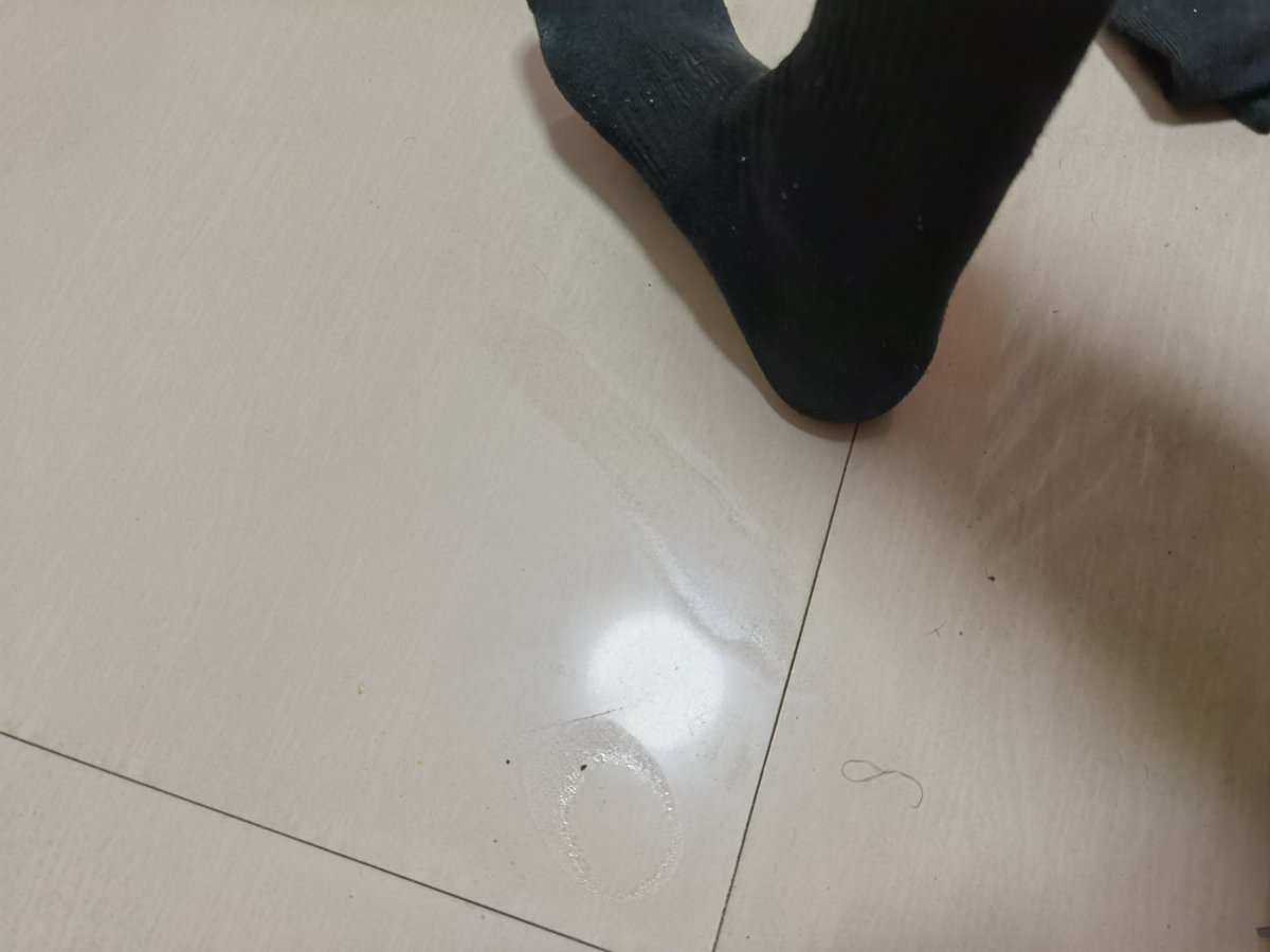 每天晚上回到家以后脱了鞋的现状