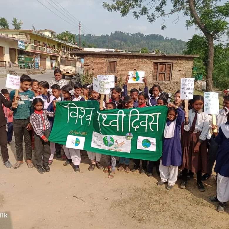 for_ecological's tweet photo. Uttarakhand Youth Network launched 45 days campaign VOICE FOR GREEN EARTH through Meeting with CM, DM( Uttarkashi) and SDM (Dehradun )and submitted the memorandum of campaign followed by Rally, plantation etc. in different districts of Uttarakhand.

#voiceforgreenearth https://t.co/7MMxmDStkk