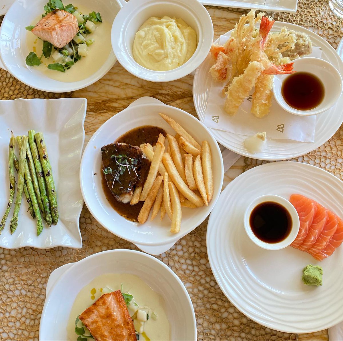 themuliabali's tweet photo. A little bit of everything for everyone...
We aim to pamper every single diner with delicious food - and challenge them to explore their palate with our selection of global cuisine... #MuliaDining #Soleil
Photo credit: @.maya_era https://t.co/ptOf9NklYb