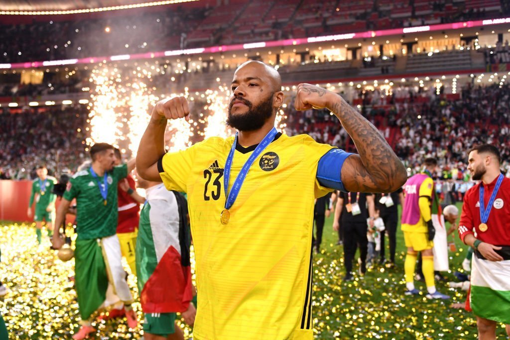 LeFennecFC's tweet photo. Joyeux anniversaire à notre gardien Raïs M'bolhi qui fête aujourd'hui ses 36 ans ! 🧤

89 sélections, champion d'Afrique, double mondialiste : Raïs a la carrière internationale par excellence. ⭐️ https://t.co/ojnwMg2eOk