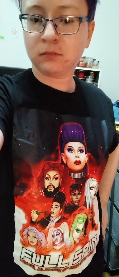 JaggsRamone's tweet photo. I looked p good tonight tbh (didn't have time to figure out a look so went with a shirt that sorta connected to the two albums theme)
and got a #fullspin shirt :3 https://t.co/JAmfEISX28