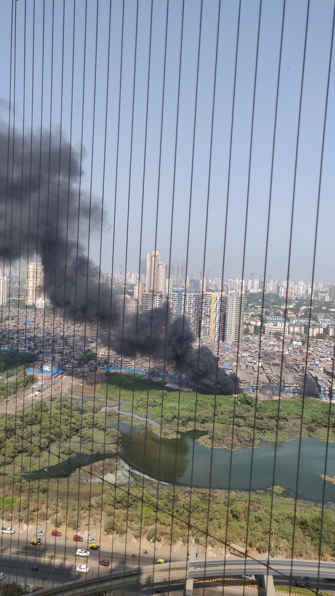 khushboov's tweet photo. @mybmc Garbage burning in Ganesh Nagar, Wadala East. Please intervene to stop 🙏 #AirPollution https://t.co/RurwNX2IZi