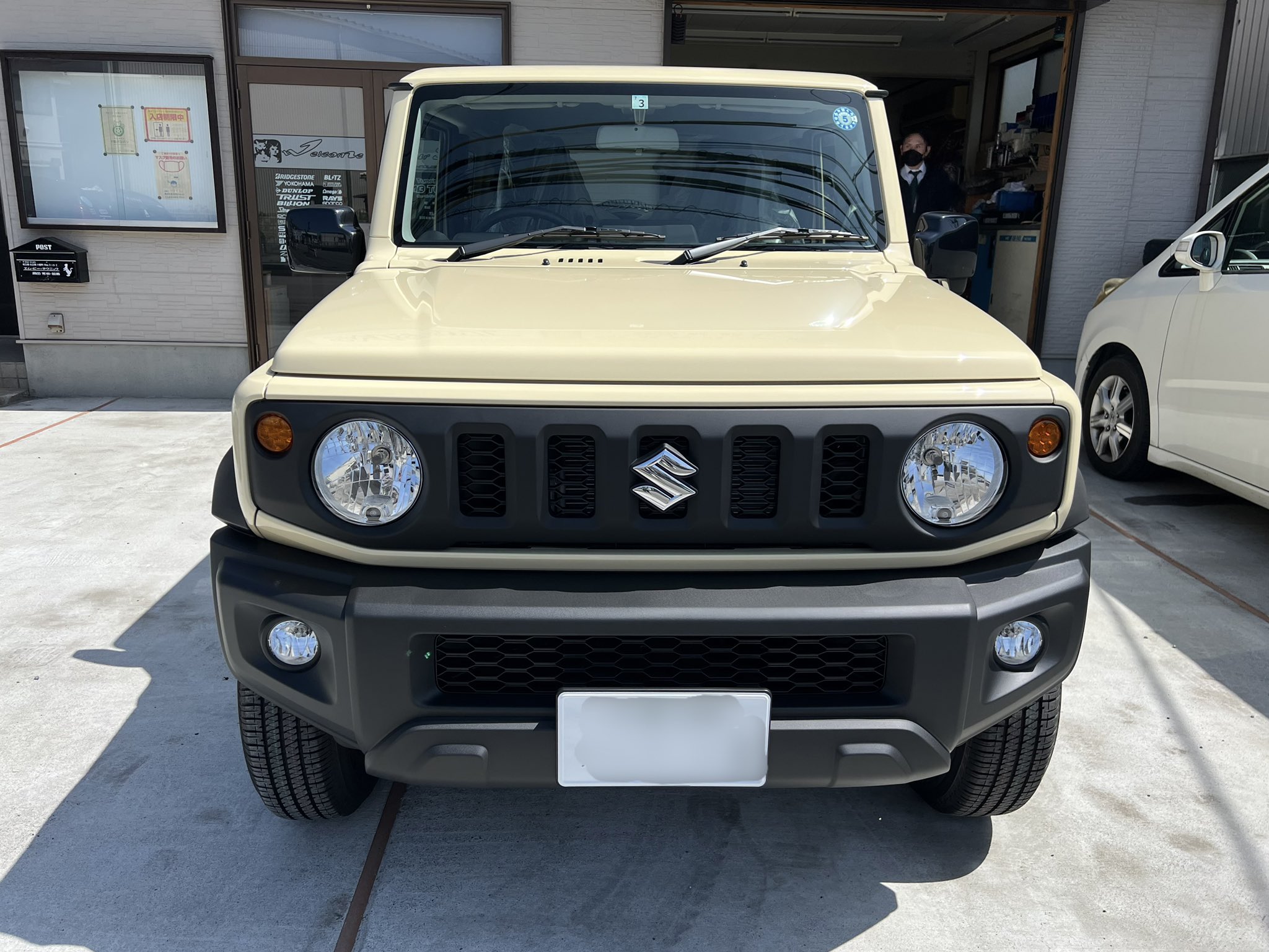 にょーたろー ついに ついに納車されましたぁーッ 人生初の新車 半導体やらコロナやらの影響で当初の年末納車 予定からはだいぶ伸びてしまいましたが 今は1年 1年半待ちが普通っぽいので 11ヶ月での納車は早い方なのかもしれませぬ 嬉しい