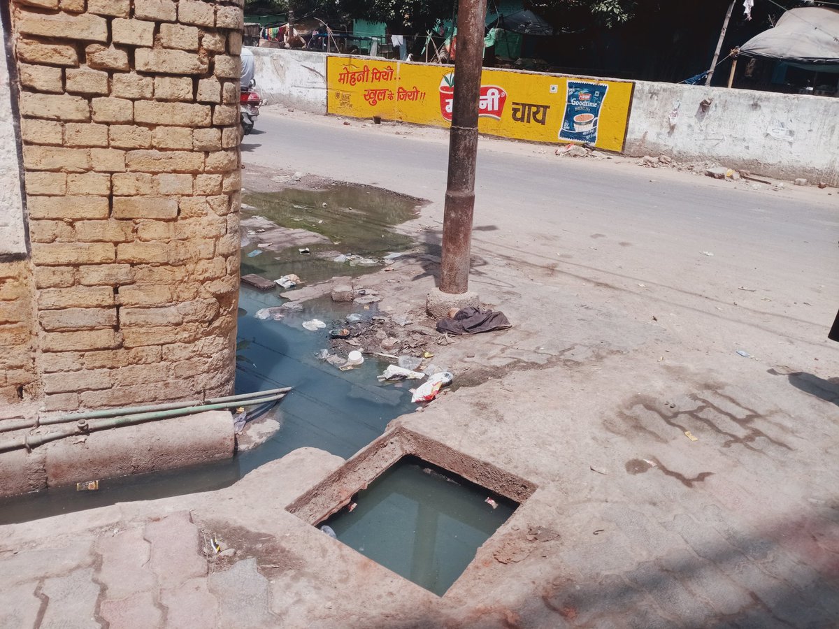 सारी जानकारी उपलब्ध करवाने के बाद भी 3 अभी तक न कोई अधिकारी इस बहत्तर हाल को देखने आया न किसी ने जानकारी लेनी सही समझी, पार्षद के साथ नगर निगम का रवैया भी ऐसा ही है केवल आदेश के नाम पर खानापूर्ति है।
<a href="/DMKanpur/">DM Kanpur Nagar</a> <a href="/nagarnigamknp/">Kanpur Nagar Nigam</a>