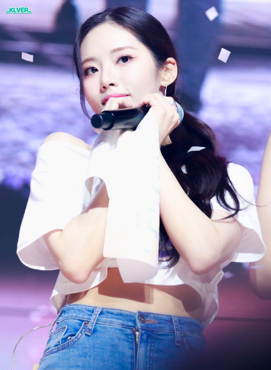 _klver_'s tweet photo. 220423 프로미스나인 박지원
하트장인 지원이🐰🤍

#프로미스나인 #fromis_9
#박지원 #jiwon https://t.co/IbWI0EYLhg