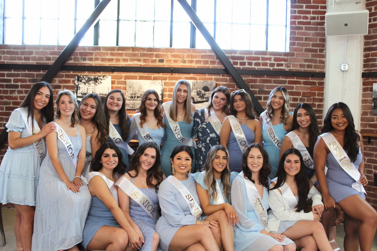 Celebrated our graduating seniors🤍 we’re so proud of all these amazing ladies and can’t wait to see all the great things they will do! ITB ⚓️ #dogood #deltagamma