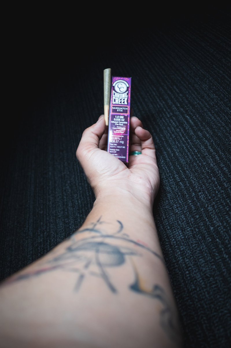 Abstract_0ne's tweet photo. Canโt get enough of these Sasquatch stix by @ChronicCreek! Theyโre fire! #420fam #prerolll #infusedjoint #joint #cannabis #cannabisculture #weedpost #chronicsmokers #smokeweed #420life https://t.co/z24uZNdHho