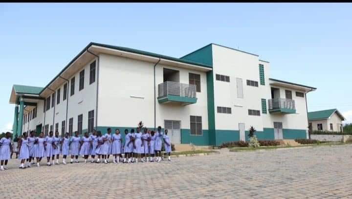 NanaAnsahObofou's tweet photo. Bosomtwe Girlsโ Science Technology Engineering and Maths (STEM) SHS has been completed and it's open for admission... Note that it's also going to create Employment not just admitting SHS students
#FirstTimeInGhana
#BuildingGhanaTogether https://t.co/oYFAV1Awkm