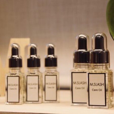 mslash_official's tweet photo. 【M.SLASHオリジナルグッズ】
カップ、ケアオイル、エコバッグ、ピンバッジ等
次は何が増えるか、お楽しみに!!
#エムスラッシュ
#美容室
#ケアオイル
#エコバッグ
#マグカップ
#LSCB https://t.co/caeV4Z5UUV