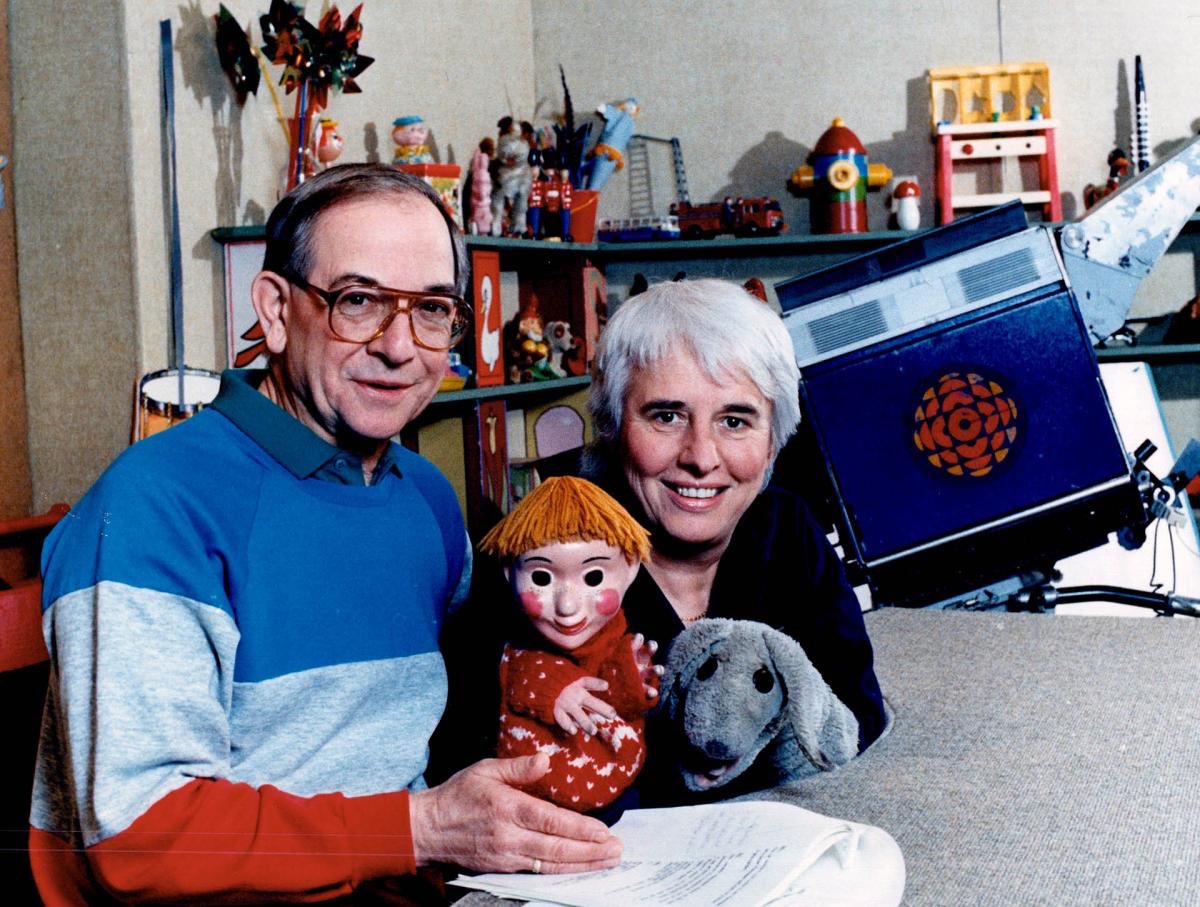 oldcanadaseries's tweet image. Ernie Coombs and puppeteer Judith Lawrence with puppets Casey and his dog Finnegan in 1987.  Did you or your kids watch?