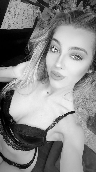 Keep your secrets locked inside. Safe and secure. 🌸 #NationalLingerieDay  I am online now. https://t<a href="/tag/nationallingerieday"class="tags"><span>#nationallingerieday</span></a>