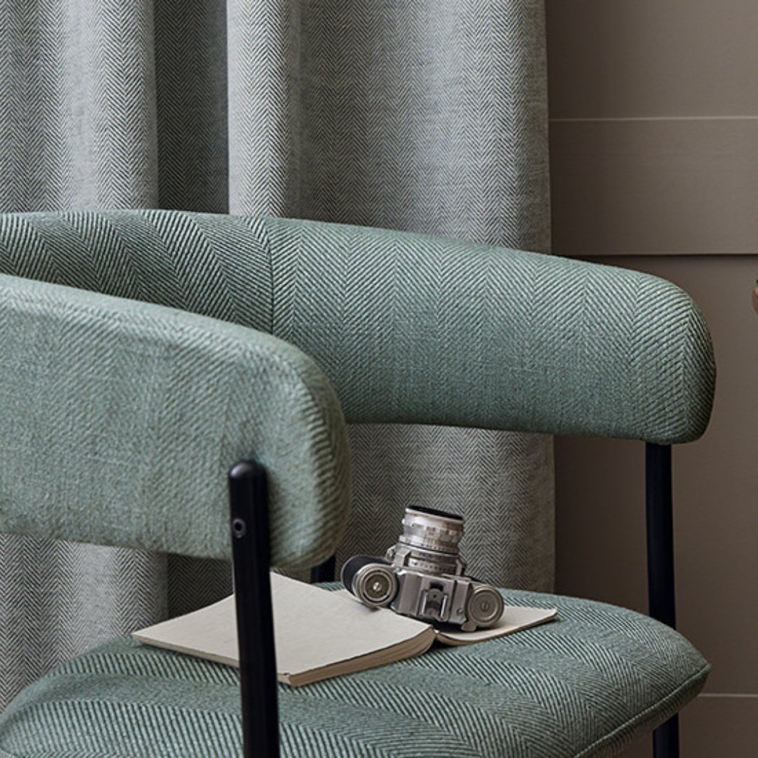 ✨ROMO | Kitley | Herringbone Weaves ✨

Simple yet significant, Kitley brings the humble herringbone weave to the forefront, presenting three exquisite qualities with varying scales of design and texture that embody versatility. 

 #SewingWorkroom #ROMO #ROMOgroup #ROMOWeaves