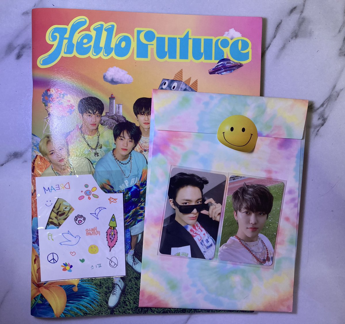 donotsmokehere's tweet photo. hello future  𓈒ིུ   hello ver.
560฿ รวมส่งลทบ / j&amp;t 
ของครบยกเว้นแทททูตามในภาพ 
การ์ด แจมิน hello ver.
เจโน่ agent
พรล.เจโน่
โปสเตอร์ จีซอง 🌷

#ตลาดนัดnct #ตลาดนัดอซท
#ตลาดนัดnctdream https://t.co/OpUYoRrziV