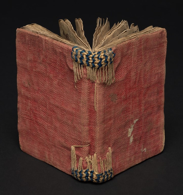 Homely binding &amp; illustrations in this personal 18C Assyrian collection of charms, or prayers for protection to various saints ~ here, St George takes on the Dragon (Houghton Library, Harvard) houghtonlib.tumblr.com/post/649264342…