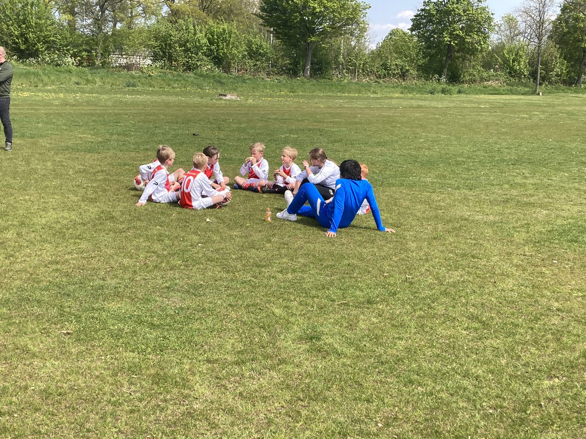 Toernooi voor de regio vanuit de <a href="/TweHerAcademie/">FC Twente/Heracles Academie</a> met alle aangesloten partnerclubs. Zo ook voor <a href="/Emos_Enschede/">rksv EMOS</a> en deel van de wedstrijden gespeeld in stadion <a href="/HeraclesAlmelo/">Heracles Almelo</a>. Mooie en leuke ervaring voor Xenn en z’n team gister: