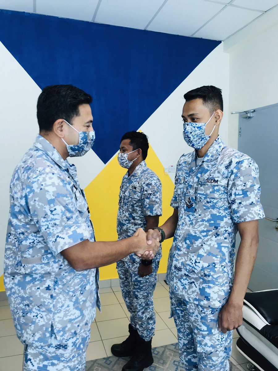 ENAED (@dpl_timur) on Twitter photo 25 Apr 22 - Majlis Pemakaian Pangkat Anggota telah disempurnakan oleh Pegawai Memerintah pada pagi tadi.
Tahniah kepada LK I TLS AZLI dan LK I TNL NIK yang dinaikkan ke pangkat Laskar Kanan.
<a href="/tldm_rasmi/">Royal Malaysian Navy</a>
<a href="/MPA_Timur/">HQ Eastern Fleet</a>
<a href="/hqenl/">HQENL</a> 25 Apr 22 - Majlis Pemakaian Pangkat Anggota telah disempurnakan oleh Pegawai Memerintah pada pagi tadi.
Tahniah kepada LK I TLS AZLI dan LK I TNL NIK yang dinaikkan ke pangkat Laskar Kanan.
<a href="/tldm_rasmi/">Royal Malaysian Navy</a>
<a href="/MPA_Timur/">HQ Eastern Fleet</a>
<a href="/hqenl/">HQENL</a>
