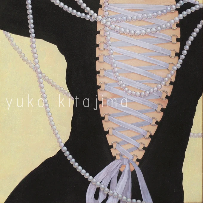 個展展示作品の衣装ズーム。
連続する繊細なものと透けるヒラヒラ
が好きということです… 