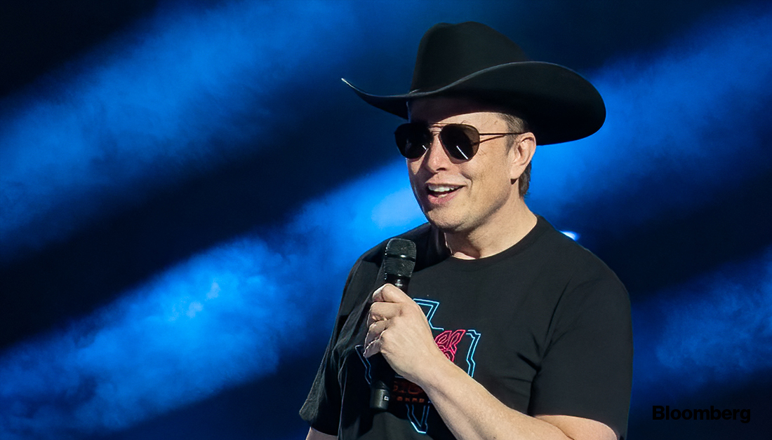 JUST IN: Twitter is working to hammer out terms of a transaction and could reach an agreement with Elon Musk as soon as today if negotiations go smoothly, according to a person with knowledge of the matter 

Latest: bit.ly/3rOHYEA