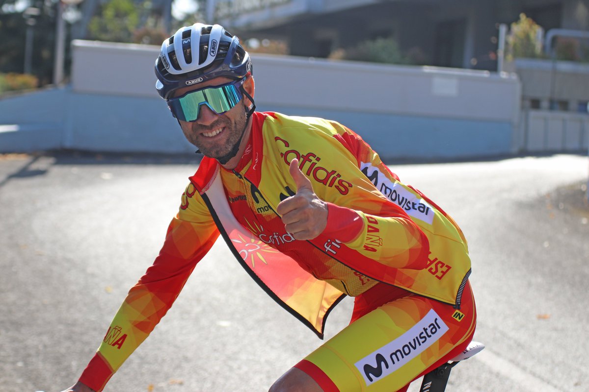 RFECiclismo's tweet photo. 🎂¡Hoy cumple años uno de los más grandes!

Un ganador insaciable, un corredor comprometido con el #TeamESPciclismo🇪🇸 y la figura que nos regaló en Innsbruck uno de los capítulos más emocionantes de nuestra historia😍

¡Felicidades por tus 42 años, @alejanvalverde! https://t.co/lwUEtdrpDS