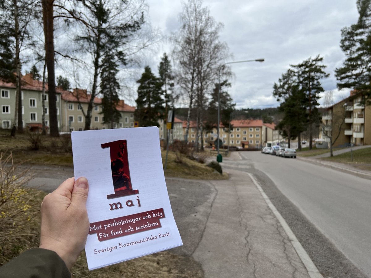 riktpunkt's tweet image. På 1:a maj organiserar Sveriges Kommunistiska Parti aktiviteter på temat Mot prishöjningar och krig - för fred och socialism. Läs mer på riktpunkt.nu!

#1amaj #Falun #Kommunisterna #SKP

riktpunkt.nu/2022/04/flygbl…