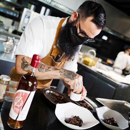 Hoy os contamos cosas sobre 5 cocineros españoles jóvenes a los que hay que seguir la pista. Tienen talento y muchas ganas. Sus trayectorias pueden inspirar a muchos. ¿Sus edades entre 23 y 33? 😉
gastroactitud.com/pista/cocinero… vía <a href="/GASTROactitud/">GASTROactitud</a>
