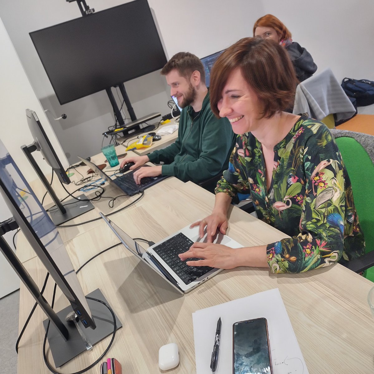Nussknacker_Dev's tweet photo. Heads full of ideas + drive to explore them + some time to do it in a friendly atmosphere + pizza = Hackathon at TouK!
#hackathon #Codingprojects #codingforfun https://t.co/HU9WlBRXiw