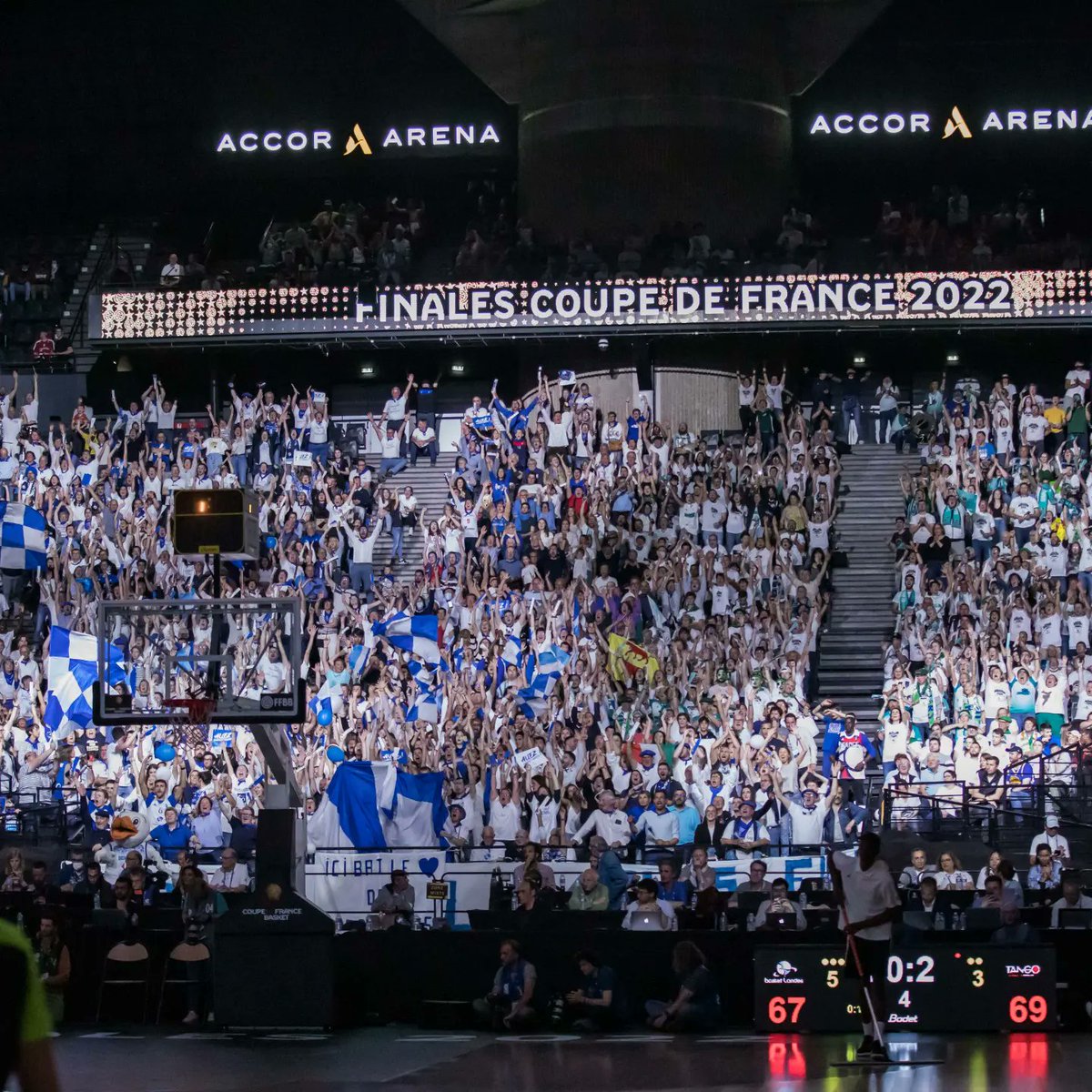 Céline Dumerc (@capsule19) on Twitter photo Au cas où vous n'auriez pas eu l'info: <a href="/BasketLandes/">Basket Landes</a> ramène la Coupe de France dans les Landes! Une folie de plus avec ce club hors norme. M.E.R.C.I 💙🤍 Au cas où vous n'auriez pas eu l'info: <a href="/BasketLandes/">Basket Landes</a> ramène la Coupe de France dans les Landes! Une folie de plus avec ce club hors norme. M.E.R.C.I 💙🤍