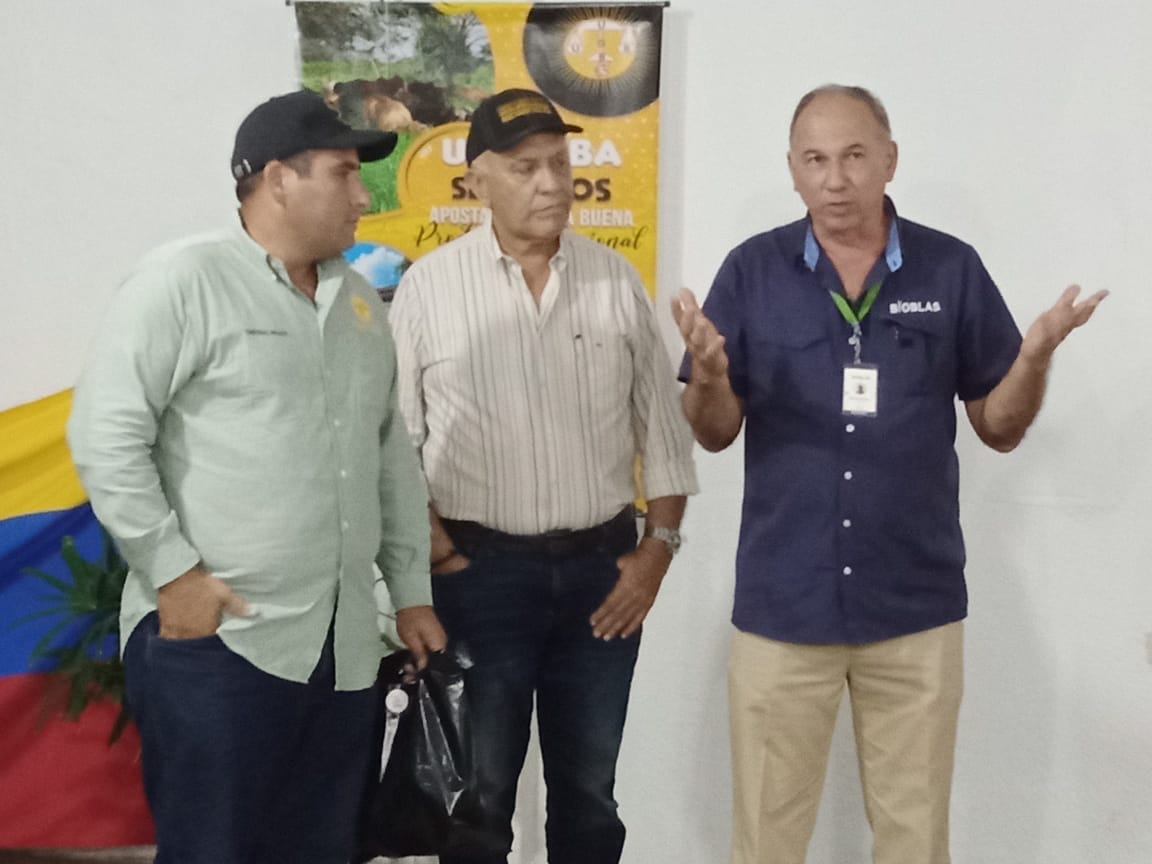 campocafeciudad's tweet photo. Nuestro reconocimiento especial a Onésimo Prado y Marzzia Pérez, al igual que a toda la Junta Directiva de UGADEBA, por el valioso e indispensable trabajo realizado 🧵 (2/5)

#Venezuela #Zulia #Ganadería #Ugadeba #Capacitación #CampoCafeCiudad https://t.co/gymIgv6anS
