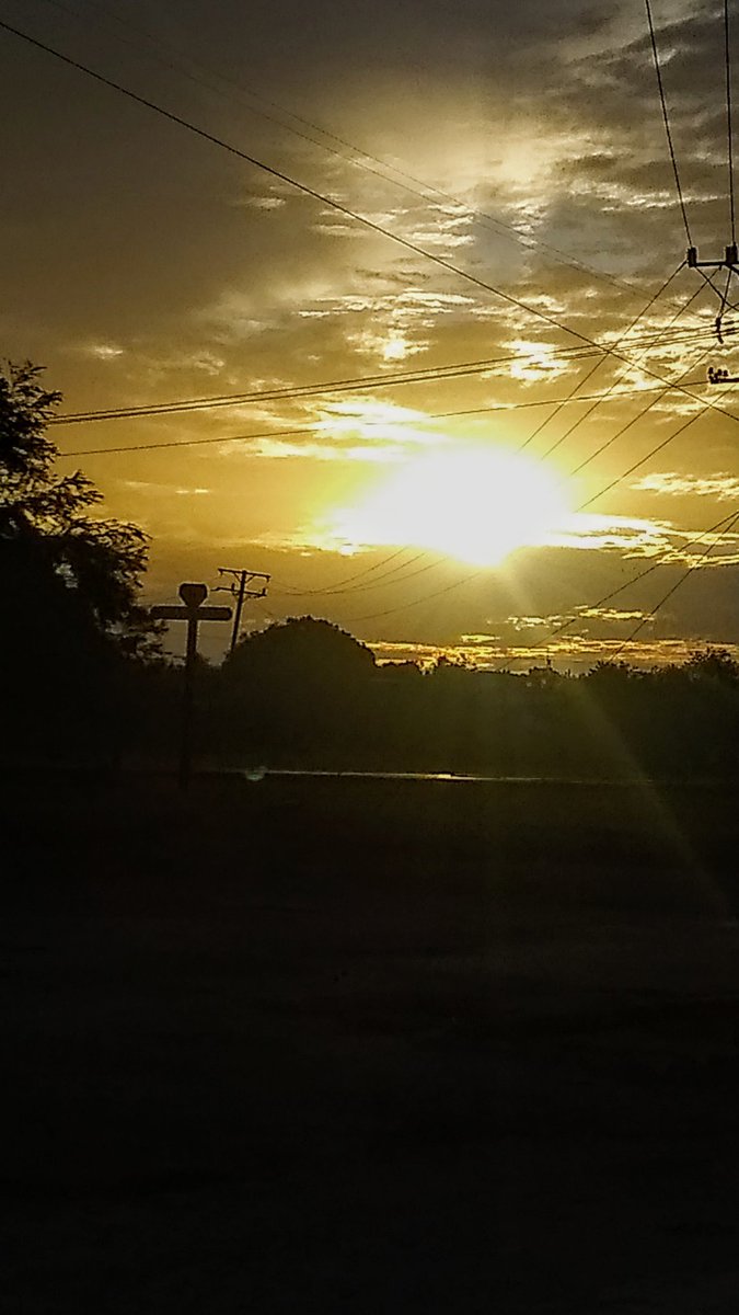 Buhito_98's tweet photo. #BuenosDíasATodos 🤩

#VamosConTodo que mi carrera esta en acreditación 😎 y #PorLaExcelenciaYoMeAcredito

Además alguien (osea YO) llega hoy a sus #700seguidores solo faltan 5 😋 vamos q si se puede 😏.

Hoy será un buen día, ☕ 🇨🇺 para todos #DeZurdaTeam @ZAxTi
#FotodeAhora 
👇🏽 https://t.co/0f2uRl8qVN