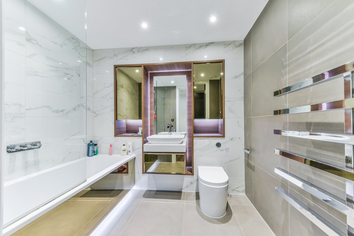 ChaseEvansLtd's tweet photo. #forsale @ #Aldgate, central London, is this outstanding 3 beds, 3 baths property @ #GoodmansFields development. Approx. 1300 sqft / 120.75 sqm + terrace + balcony. Superb leisure facilities. Nearby Tube & #Crossrail. See more : https://t.co/ifPsPQlBG5 https://t.co/iUd3Di1l4f