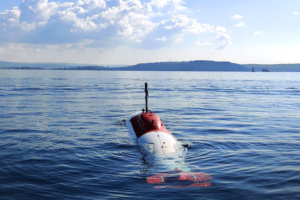 dstlmod's tweet photo. Are we going to need a bigger boat? πβ
With our partners MSubs Ltd and @DASAccelerator we've been helping the @RoyalNavy understand how extra-large uncrewed underwater vehicles could be used in future.
Read more in #TheScienceInside π https://t.co/0PGH6GT385
πΈ MSubs Ltd https://t.co/BfF8g5kfao